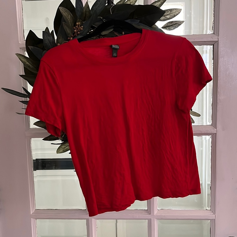 Crop red tee